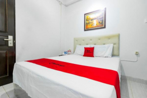 Отель Reddoorz near Gajah Mada Plaza 2  Джакарта